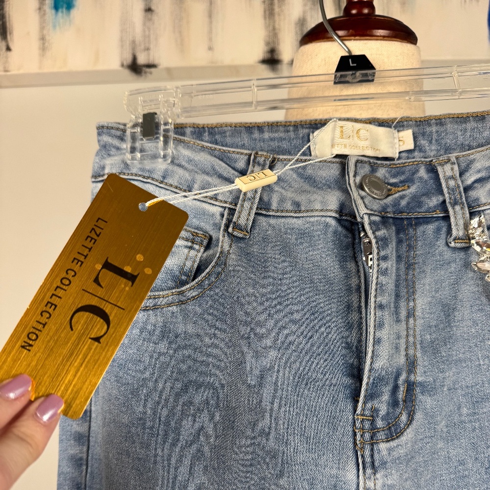 NWT Lizette Collection Jeans with Rhinestone Hearts - Picture 4 of 11